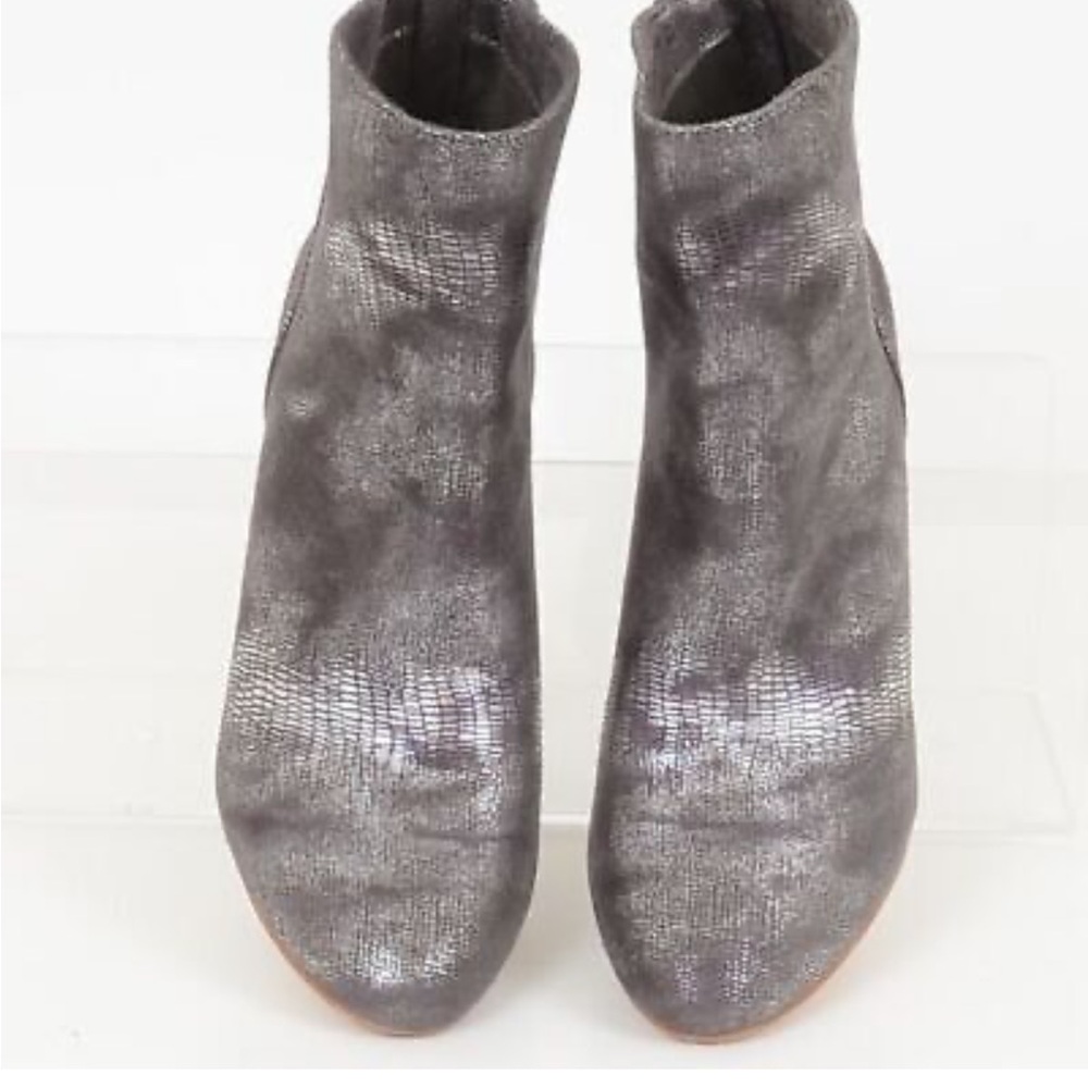 Very G charcoal gunmetal mermaid style scale block heeled boots size 8.5